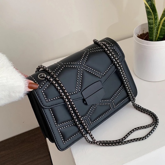 Dalaeli Posh Boutique Item Handbags - Crossbody Chain Black Purse / Messenger Bag